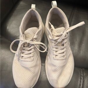 Women's Cream Sneakers -reebok